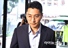 [포토] 압수수색 중인 당사로 들어가는 박준태 의원