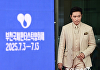 [포토] 'BIFAN 주인공' 이병헌, 느와르 같은 레드카펫 등장