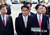 국힘, 대선 하루 앞두고도 '윤석열 탄핵 찬반' 싸움