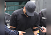 고객 결박하고 강도질 농협 직원, 송치…"매월 수백만원 빚"