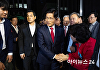 [포토] 기자회견 위해 중앙당사 들어서는 김문수