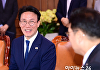 [포토] 국회의장 찾아 미소 짓는 김민석 국무총리