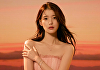 아이유, 핑크 튜브톱에 부드러운 곡선미⋯'금빛 뮤즈'