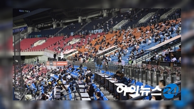 [코로나19]관중 입장 확대 KBO리그, 양성 판정 나와 비상등 - Vimarsana News