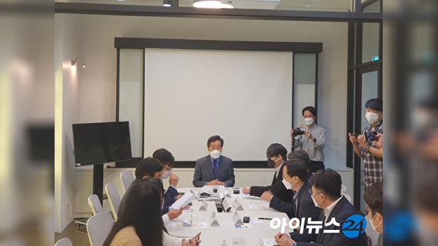 웹툰·웹소설업계 눈물의 호소…與 "구글 갑질 방지법 반드시 통과" - Vimarsana News