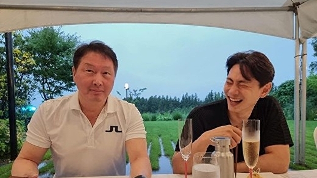 "태원이형도 한다"…SNS로 몰리는 재계 총수들, 왜? - Vimarsana News