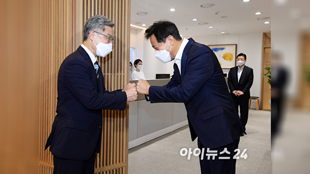 최재형, 오세훈 예방… "여소야대 시정운영 인상적" - Vimarsana News