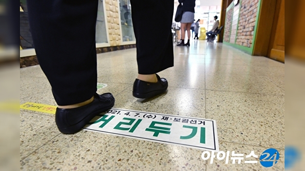 수도권 거리두기 4단계 연장 84% 찬성…9월말까지 유지 의견 다수 - Vimarsana News