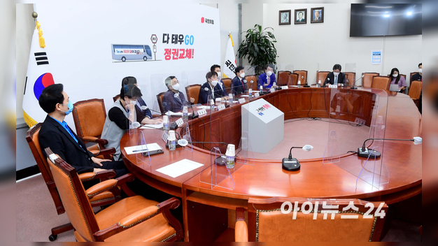 국민의힘 주자들, '당 행사 연속 불참' 尹·崔 저격 - Vimarsana News