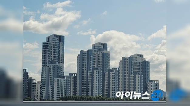 [초점] 정부, "집값 고점" 경고에 시장은 반대로…아파트값 신고가 랠리 - Vimarsana News