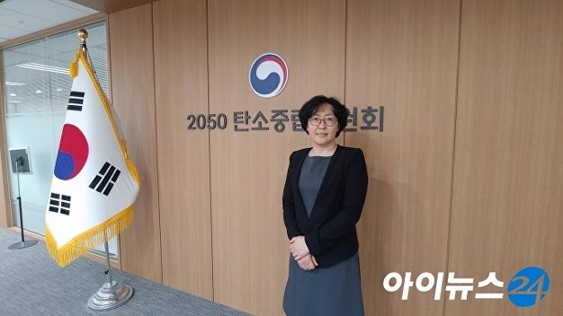 [인터뷰] 윤순진 "탄소 중립의 모든 것, 솔직히 이야기해 보자" - Vimarsana News
