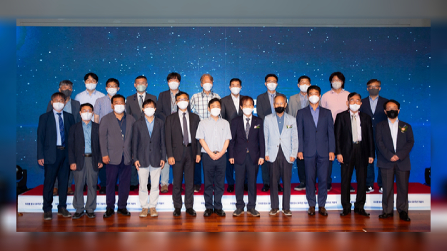 「『宇宙技術のために!』…1992年、『私たちの星』の制作者たちはKAISTに30億ウォンを寄付した。