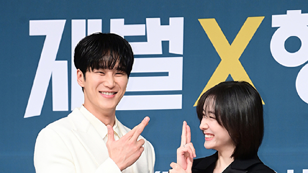 '재벌X<b>형사</b>' <b>박지현</b> "<b>안보현</b> 상대역? 속으로 환호했다"