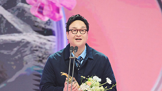 [MBC방송연예대상] '나혼산' <b>구성환</b>, <b>신인상</b> "주승 덕분·<b>꽃분아</b> 사랑해...