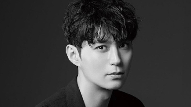 <b>전동석</b> 측 "비연예인 여자친구와 열애 중"(공식)